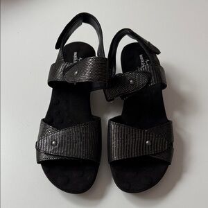 Walking Cradles Textured Black Sandals